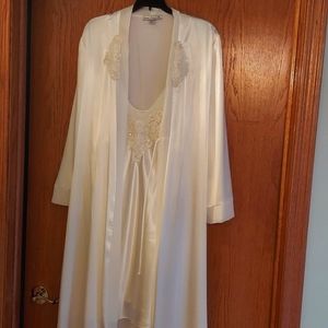 Linea Donatella 2PC Nightgown/Robe Cream XL set